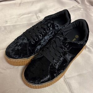 Stylish Black Suede Women's Sneakers